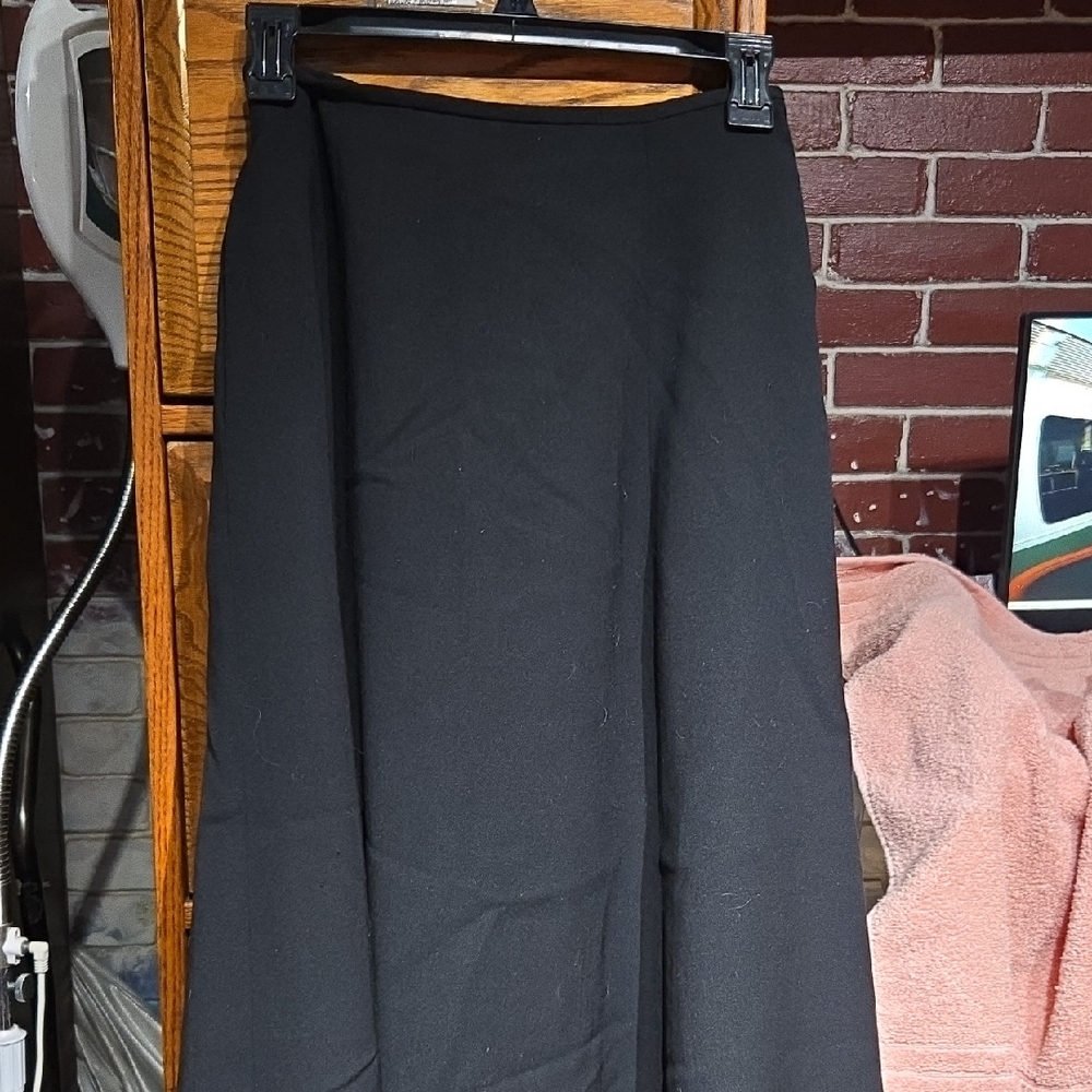 Dana Buchman~Classic Black Women's A-Line Skirt ~ Size 6